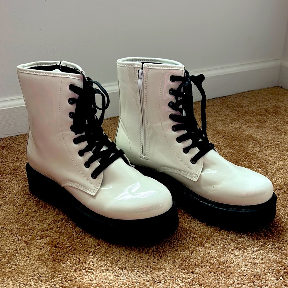 Ego white shirt lace and zipper boots